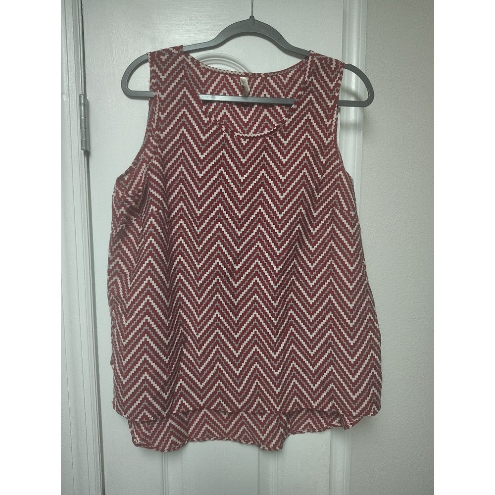 Live 4 Truth Womens 1X Red Chevron Zigzag Sleeveless‎ Scoop Neck Hi-Low Blouse